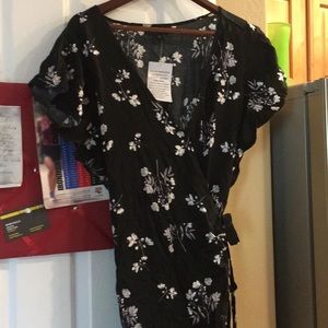 Black and white floral wrap dress!